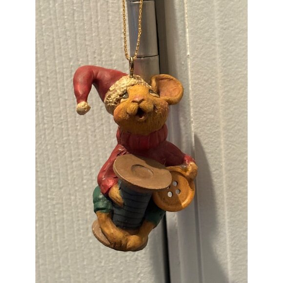Kurt Adler Hole In The Wall Gang Christmas Ornament Mouse Santa Hat Thimble Sew - Picture 1 of 3